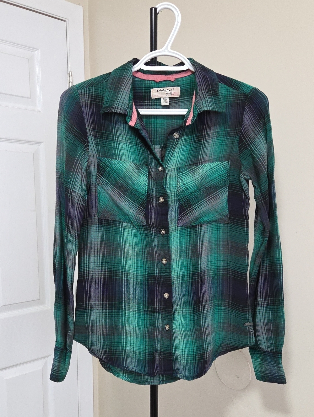triple five soul Womens Green Plaid Button-Up Shirt